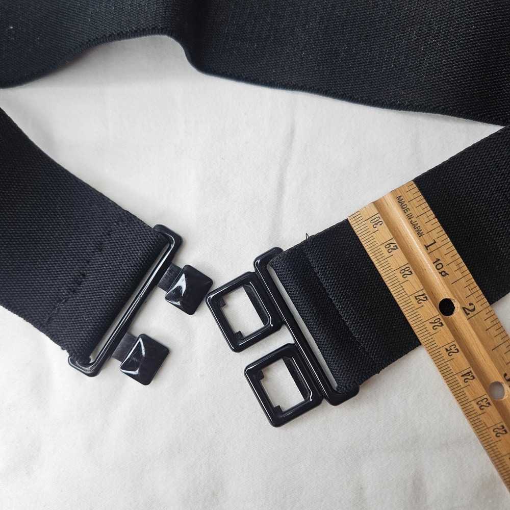Vintage Black Wide Elastic Cinch Waist Belt Interlocking Buckle Retro 28 Inch - Picture 3 of 4